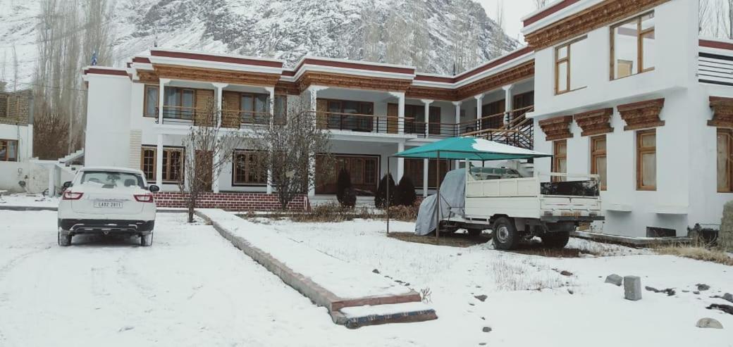 Hotel Nubra Residency Charāsa Екстериор снимка