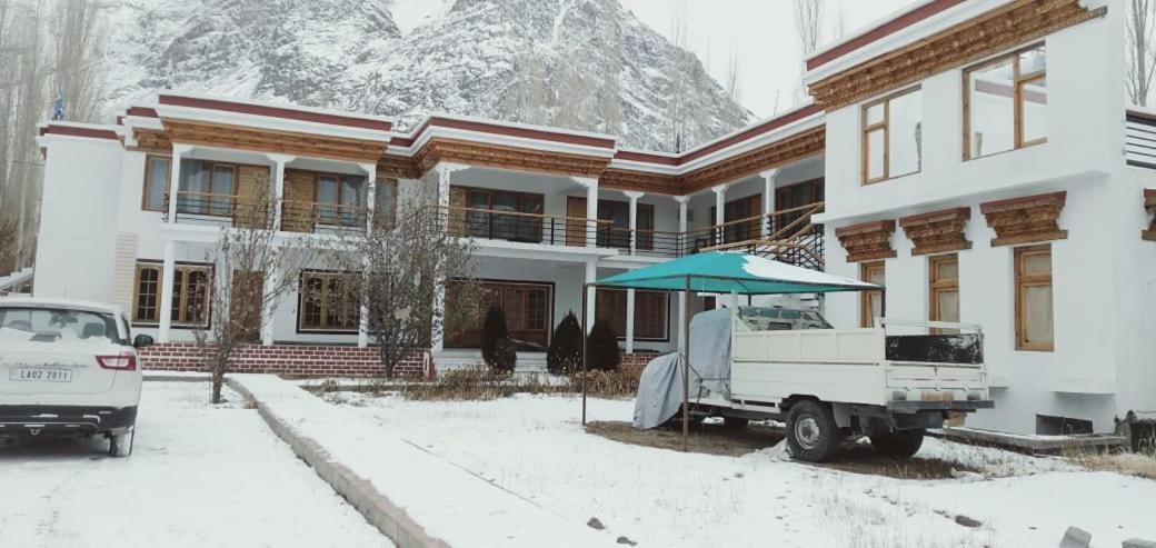 Hotel Nubra Residency Charāsa Екстериор снимка