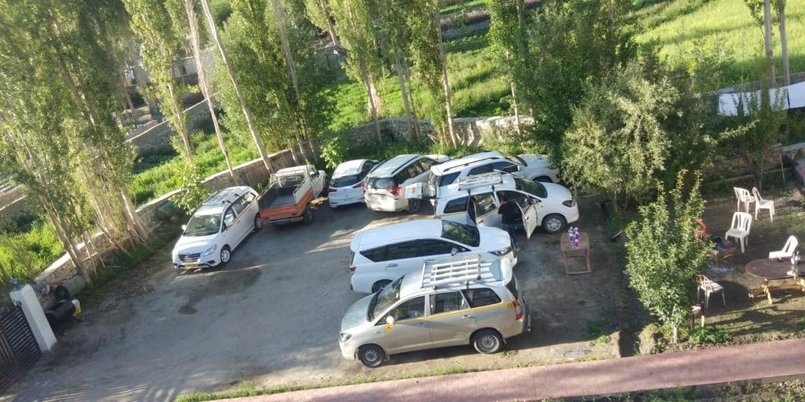 Hotel Nubra Residency Charāsa Екстериор снимка