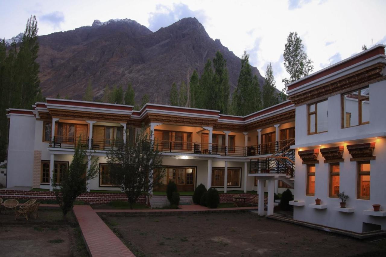 Hotel Nubra Residency Charāsa Екстериор снимка