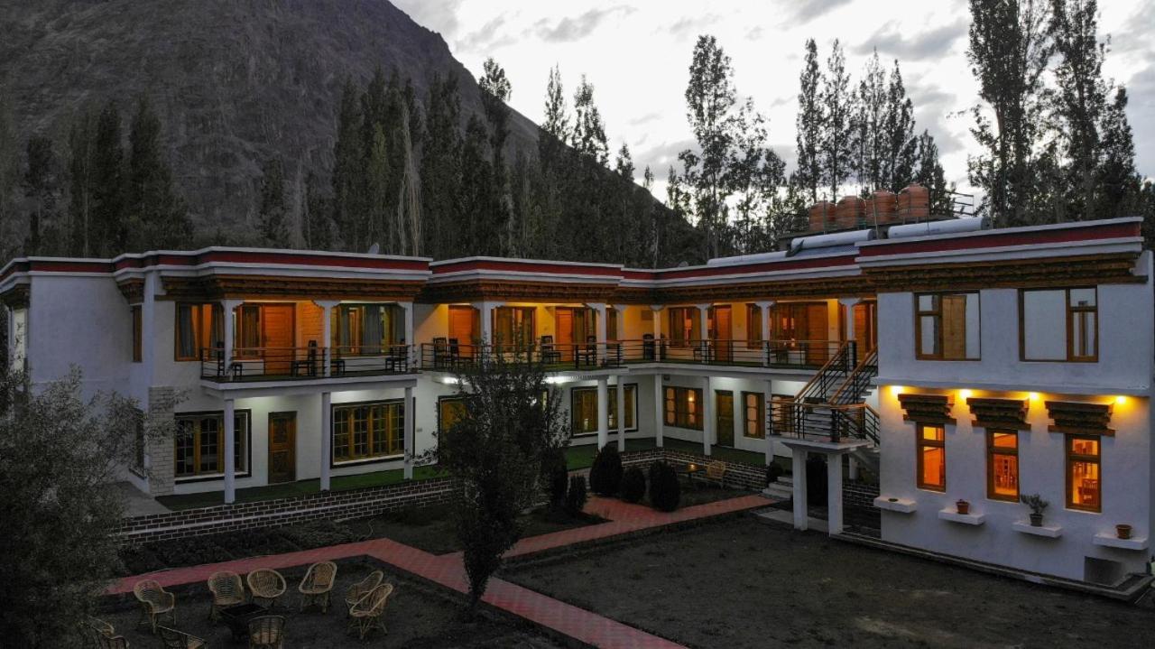 Hotel Nubra Residency Charāsa Екстериор снимка